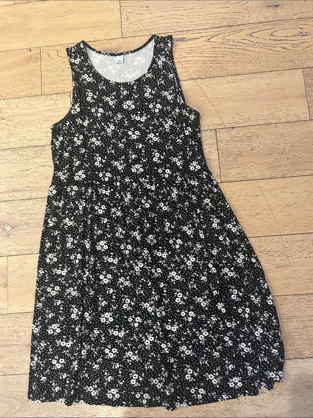 Old Navy Black & White Floral Sleeveless Tunic Dress